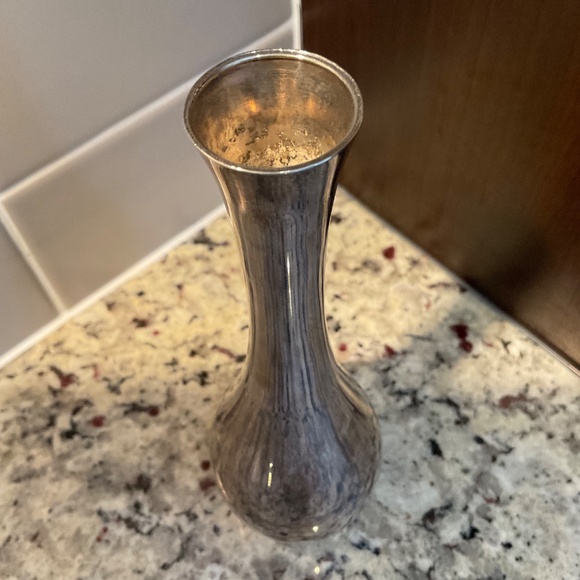 Vintage Weighted Silver-Plated Metal 7” Bud Vase - Made in Hong Kong - Picture 4 of 12